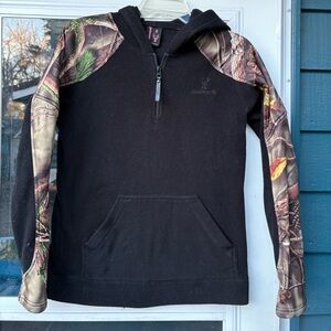 BlackOvis Men's Black and Camouflage Zip-Up Sweater